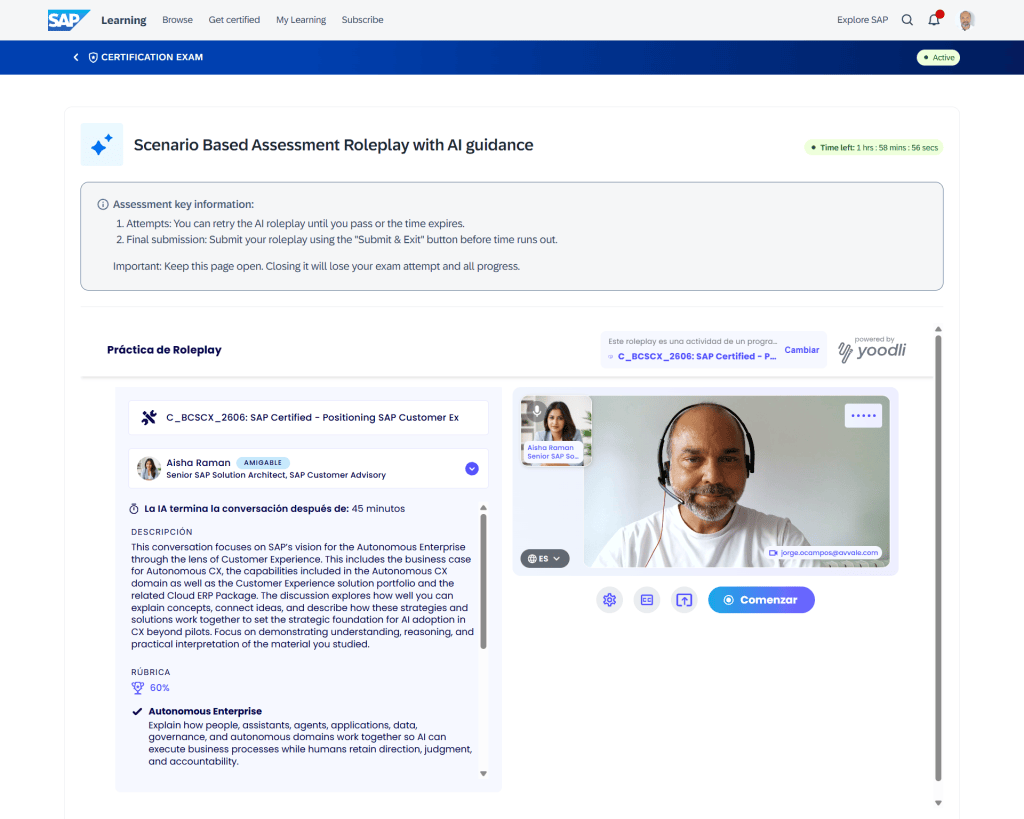 Pantalla de evaluación de rol basada en escenarios en SAP, mostrando información sobre el examen y una conversación en línea entre dos participantes.